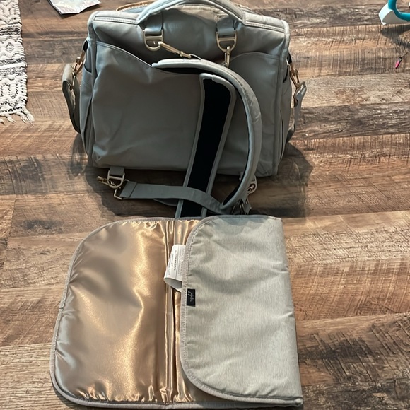 JUJUBE B.F.F. DIAPER BAG - PEBBLE CHROMATICS backpack - Picture 8 of 8